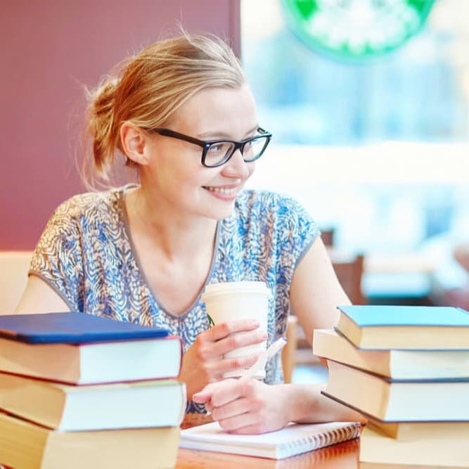 Studium und Vollzeitjob – So schaffst du das mit links!
