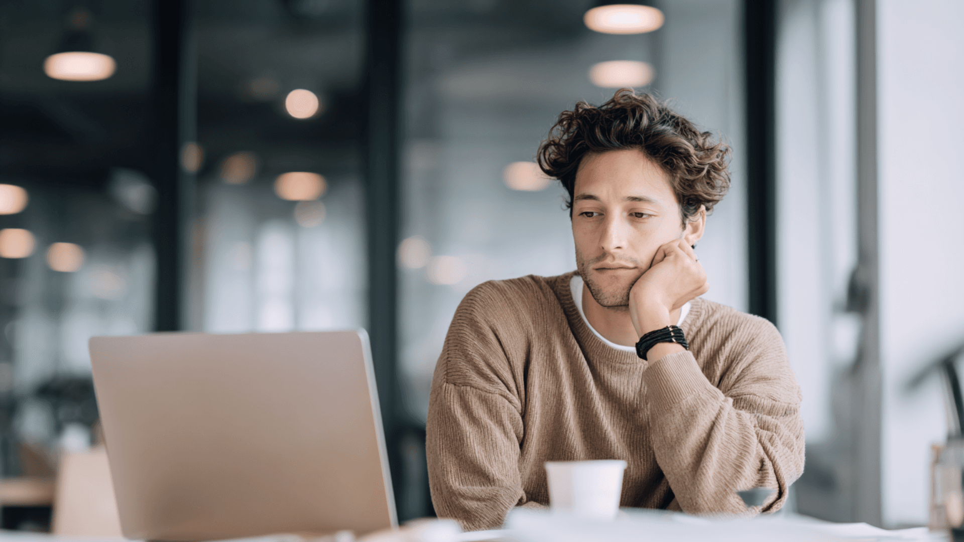 Unglücklich im Job: Strategien gegen das psychische Tief