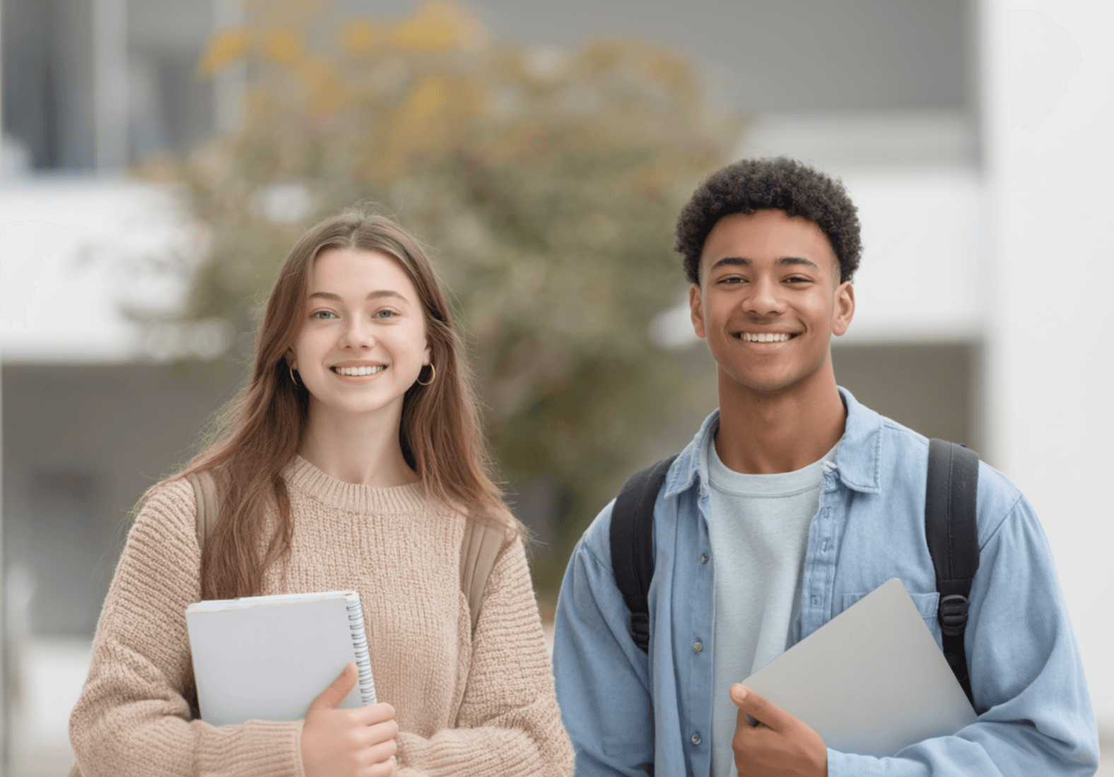 Studierende lächeln